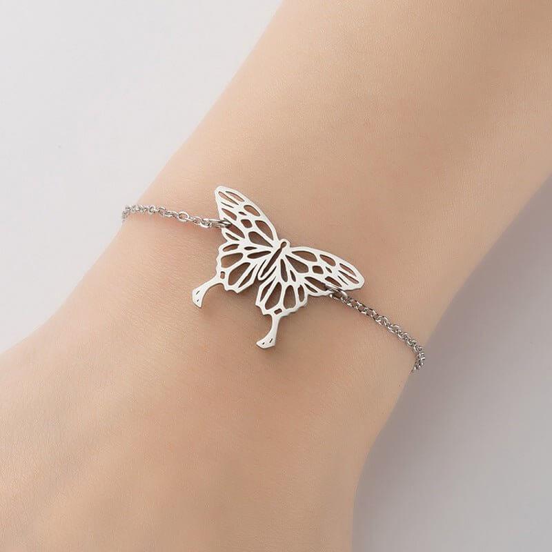 Schönes Armband aus Edelstahl mit Schmetterlings-Anhänger in Silber. Perfekt für einen romantischen und eleganten Stil.