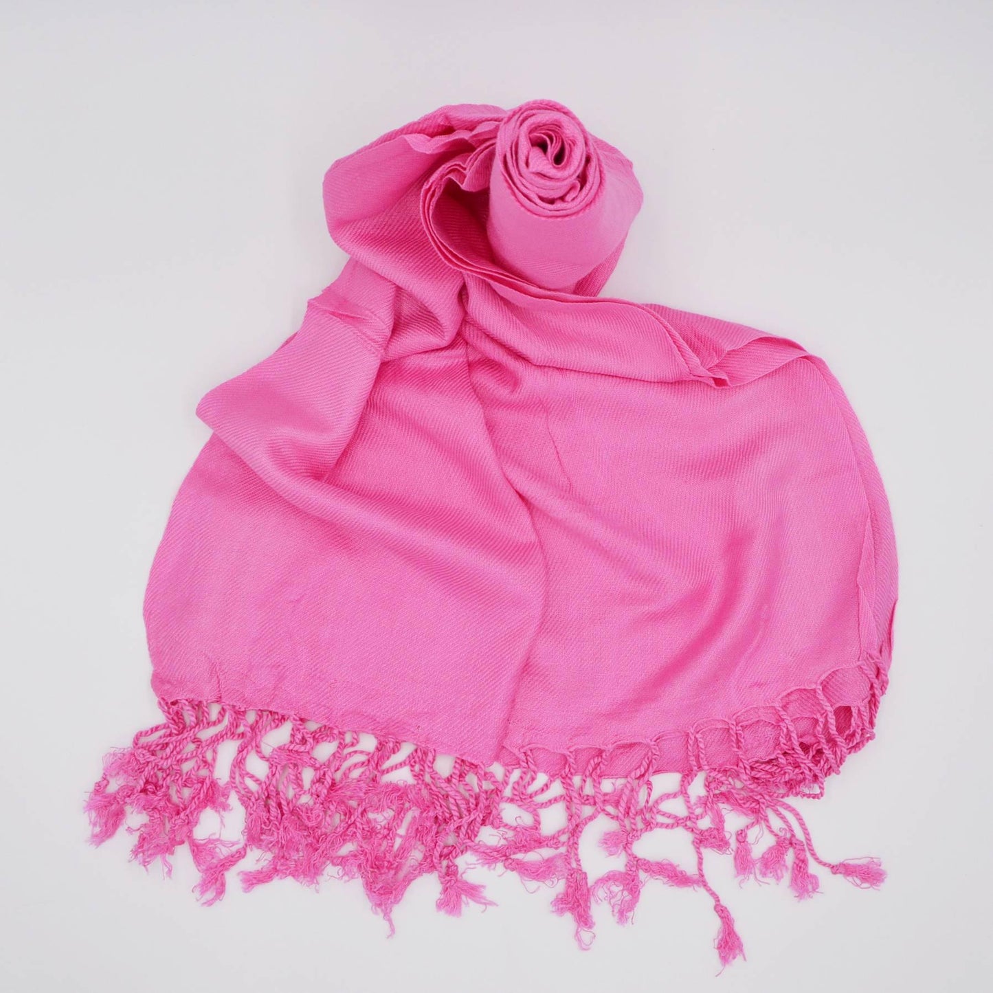 Pinker Pashmina Schal mit Fransen, 65x180 cm, auffälliges und stilvolles Accessoire für jeden Anlass.