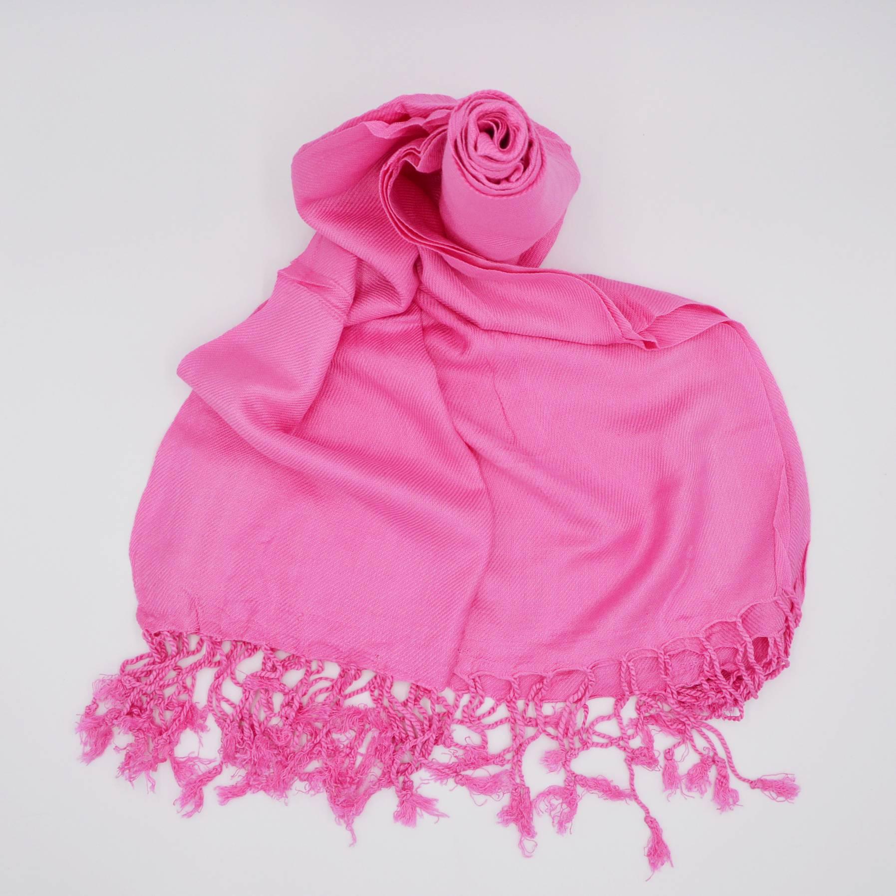 Pinker Pashmina Schal mit Fransen, 65x180 cm, auffälliges und stilvolles Accessoire für jeden Anlass.