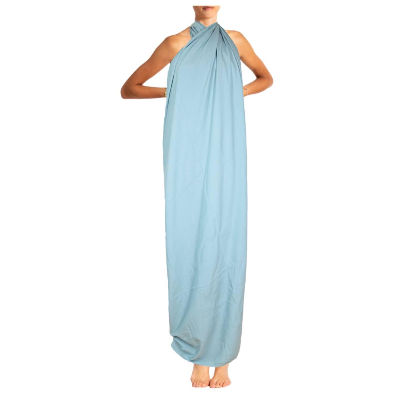 Eleganter blauer Sarong, ideal als Strandtuch oder Wickelrock, aus weichem und leichtem Material.