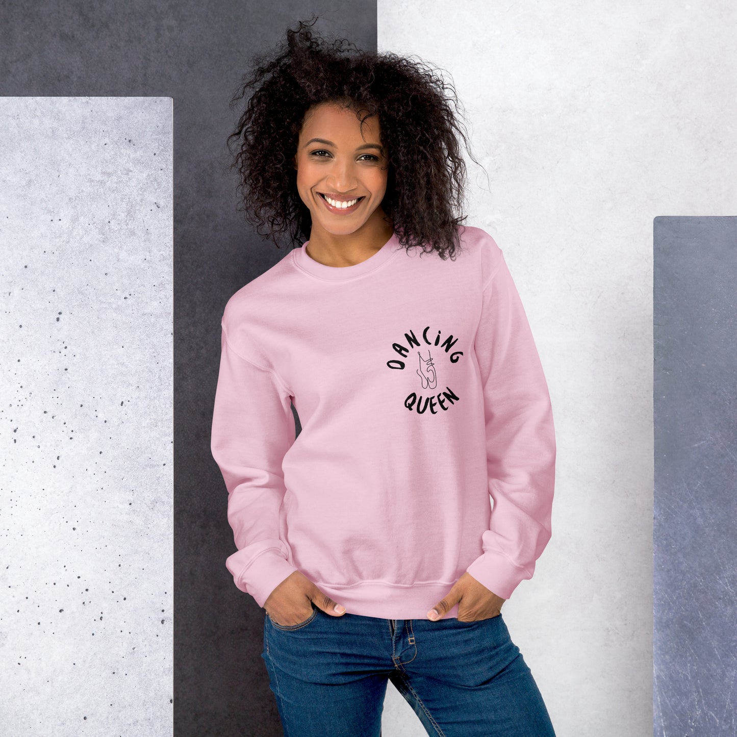 Pull féminin douillet aux motifs de danse minimalistes